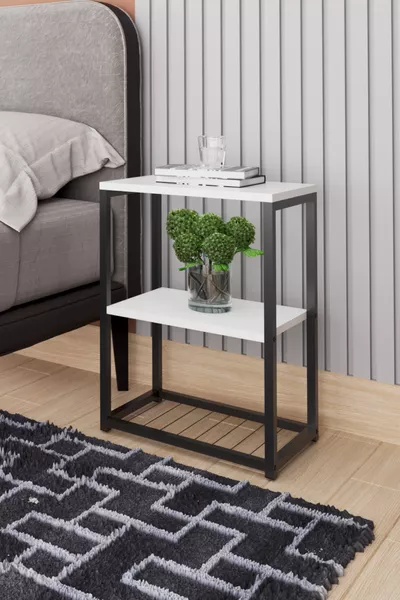 Decoratief nachtkastje met metalen poten en houten plank