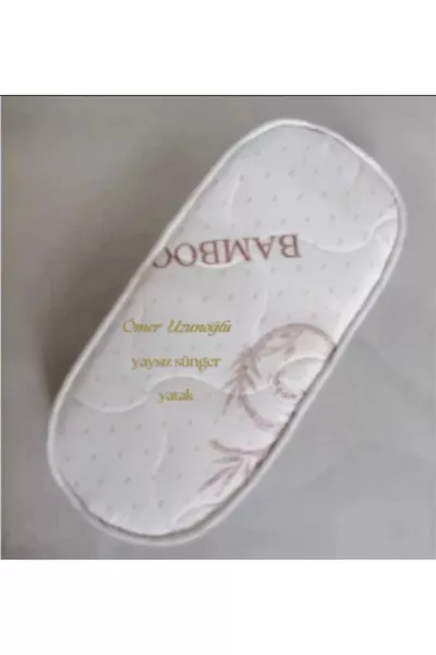 سرير البيبي المستدير من الخيزران بجانب الأم