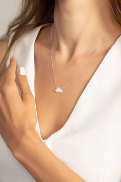  Ayar Gümüş Beyaz Opal Taş  Görünümlü Bulut Kolye