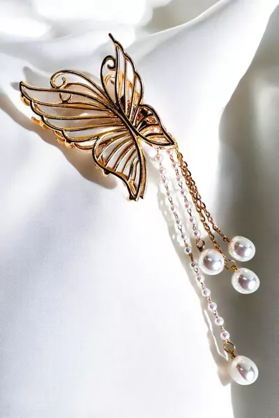 Метална пеперуда с перли, висяща с щипка