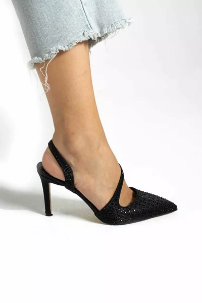 كعب نسائي بأحجار الساتان