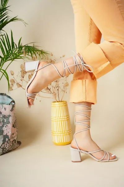 Кожа на глезена Вратовръзка на токчета