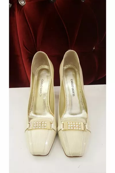 حذاء بيج نسائي