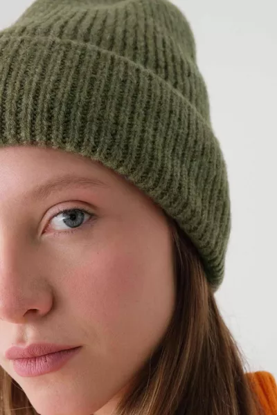 قبعة صغيرة تريكو أساسية 