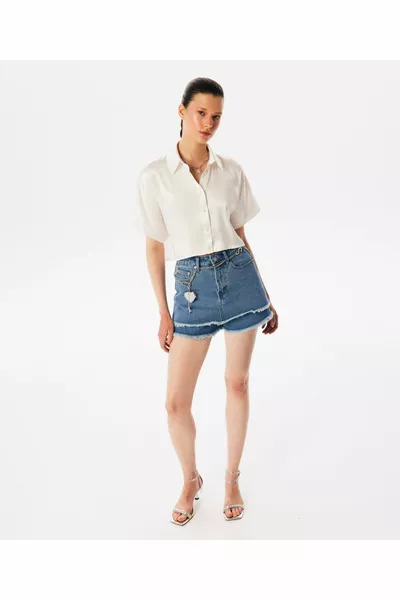 بلوزة مزخرفة مشرقة