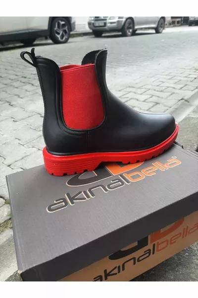 حذاء المطر أكينالبيلا