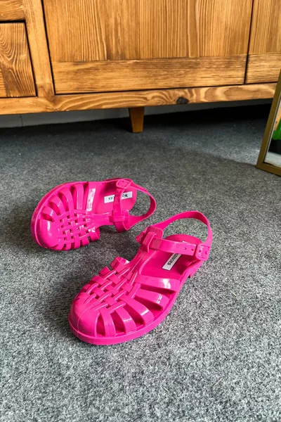 صنادل للأطفال