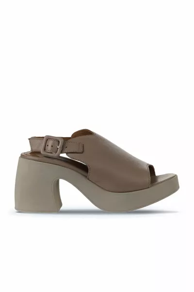 Серые кожаные женские босоножки на каблуке 