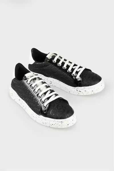 أحذية رياضية نسائية سوداء