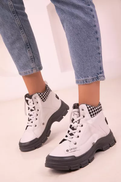 حذاء نسائي أبيض 