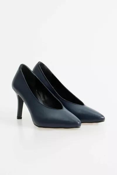 Женские туфли на шпильке с острым носком из натуральной кожи