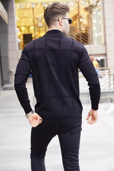 Schwarzer Rollkragenpullover 