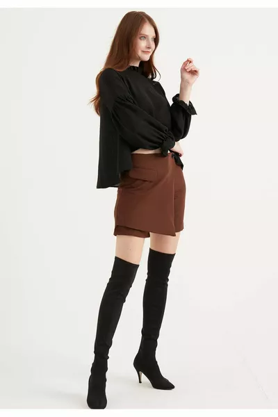 تنورة شورت بأزرار