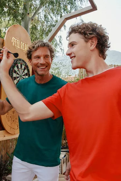 T-shirt da uomo verde scuro slim fit taglio slim neck % cotone