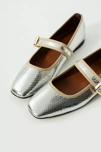 المرأة عارضة حادة العفن مربع اصبع القدم الباليه الشقق كبيرة الحجم  الفضة ثعبان عيسى