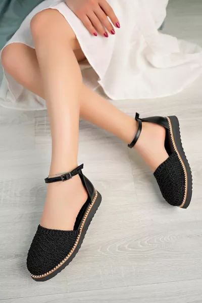 HNM  Lace Knit Sandals