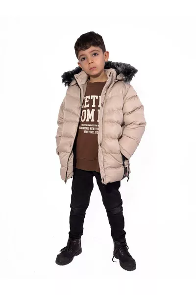 معطف ولد مع بطانة من الفرو الصناعي وتغطية قماشية، مع قلنسوة قابلة للإزالة، بلون البيج