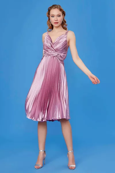 Pleated dress with pattern on the front