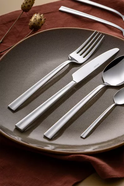 Комплект прибори за хранене с кутия, дървени части от чинар, за един човек