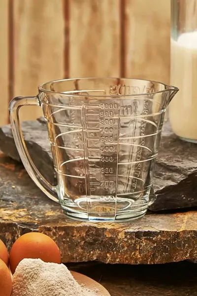 Glas-Messbecher mit geprägtem Muster