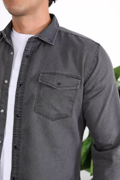 Мужская джинсовая рубашка с застежкой на пуговицы