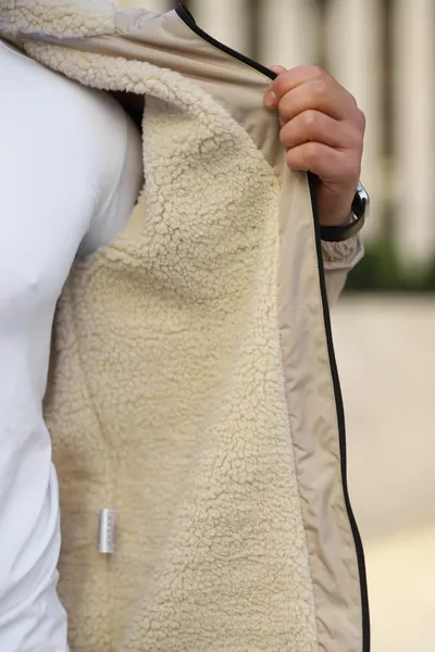 Herren Regenjacke mit Kapuze, wasserfest, mit Taschen und Innenfutter aus Fell