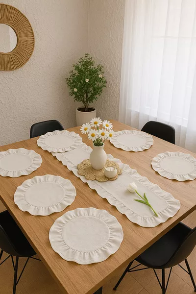 Breeze Rufle | 7-teiliges Geschirr-Set mit Rüschen, 6 amerikanische Platzsets + 1 Tischläufer