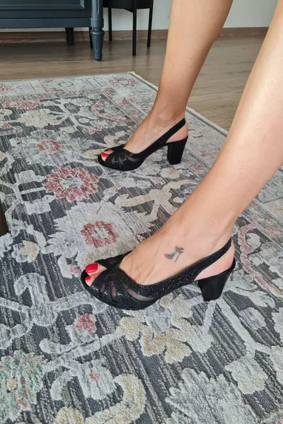   Женские вечерние туфли на толстом каблуке с камнем 7 см