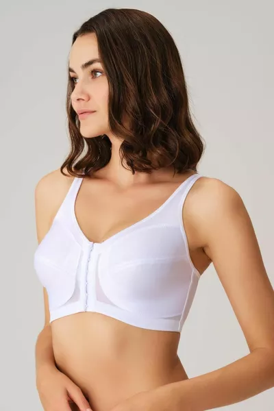 حمالة صدر بيضاء بدون سلك، مفتوحة من الأمام، بدون دعم، وتعمل على رفع وتشكيل الصدر