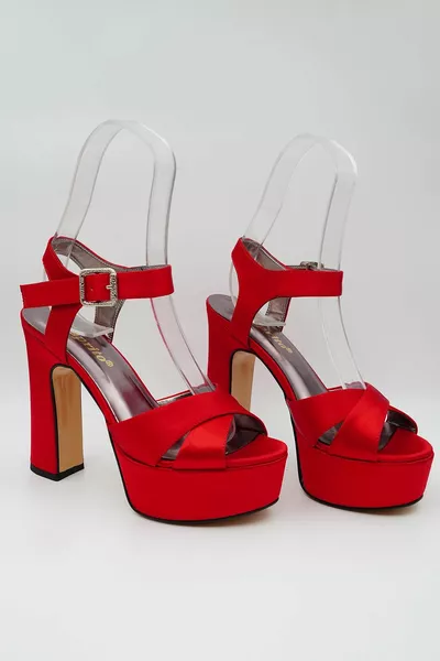 سم الساتان الأحمر