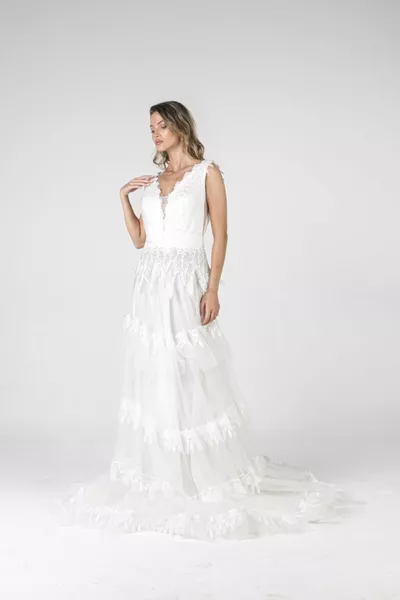 Gebroken witte gelaagde rok met avondjurk van steenotrich kant