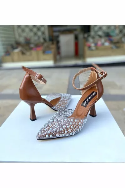 كعب 9 سم مع لؤلؤ بني 