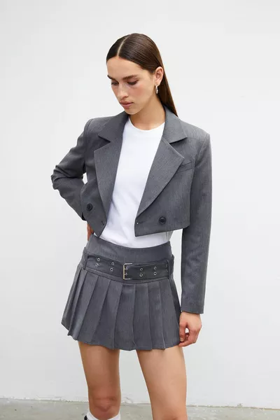 تنورة شورت قصيرة بطيات - إصدار مبطن