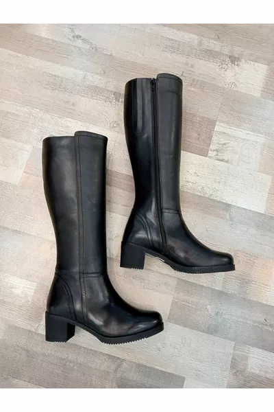 أحذية جلدية