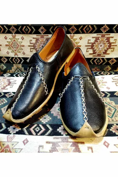 Yemenita (Charik), mondo yemenita ottomano, yemenita in pelle, colore nero.