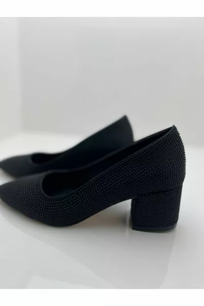 ТУФЛИ НА КАБЛУКЕ ИЗ ЧЕРНОГО КАМНЯ