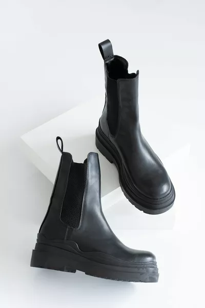 Дамски черни ботуши (ПОДМЕТКА 5 СМ)