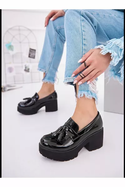 Женские повседневные туфли на каблуке с кисточками толстой подошвы черные лакированные туфли