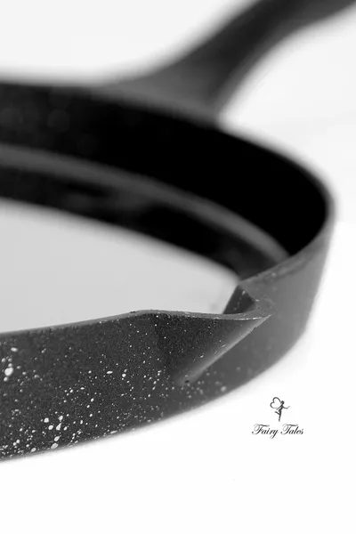 قاعدة حرارية ، صب الجرانيت ، مقلاة السمك ، مقلاة فطيرة  سم. عموم. مقلاة من الحديد الزهر.مقلاة السمك مع غطاء.