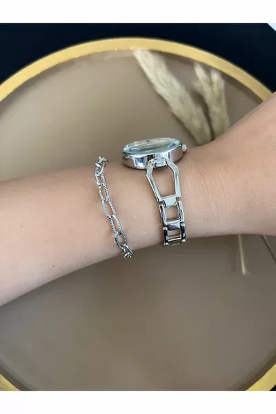 ساعة يد معدنية بسيطة أنيقة للمرأة