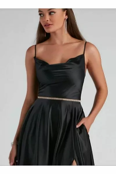 3 rows of stones with large stones in the middle of the arch