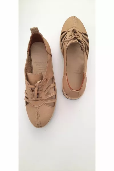 صنادل جلدية أصلية لتقويم العظام من الداخل إلى الخارج