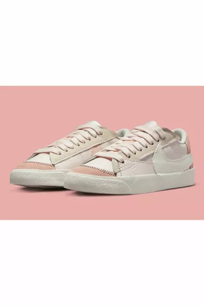 بليزر لو ' سنيكرز جامبو نسائي