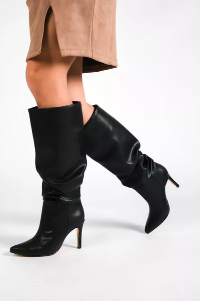 أبريل المرأة السوداء سحب مجمعة رعاة البقر الأحذية