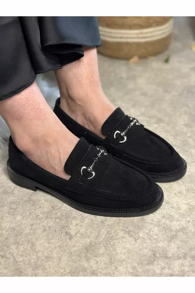 Lässiger schwarzer Wildleder Platin Damen Loafer Klassisch gemusterte ovale Toe Loafer mit Sohle Schnalle 