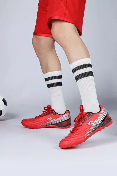  أحمر - أسود حذاء كرة قدم Astroturf