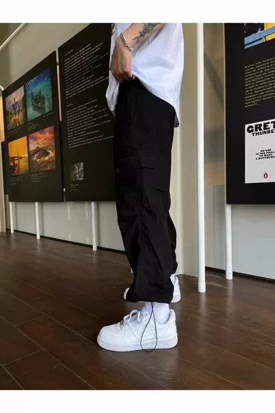 Pantalon parachute noir avec poches cargo