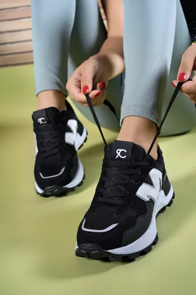 سنيكرز نسائي  أسود وابيض