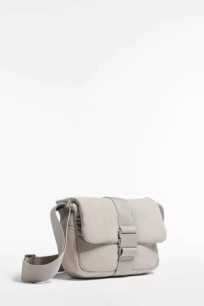 حقيبة صغيرة مع مشبك