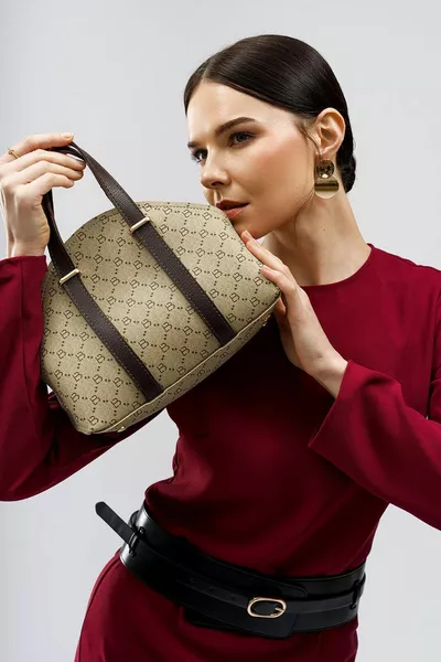 Женская сумка на руку и плечо с узорчатым внутренним кошельком